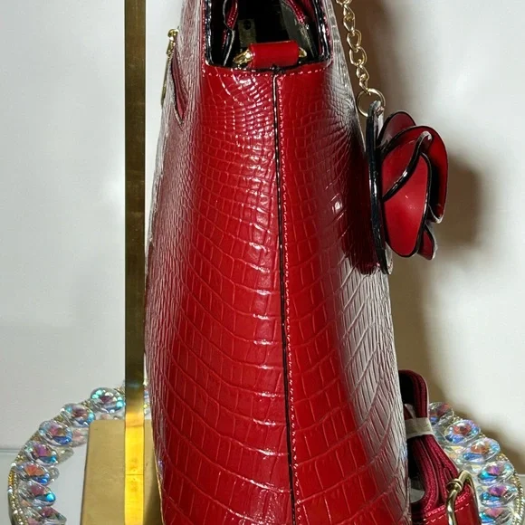 Elegant Red Crocodile-Embossed Tote/Crossbody Bag 14” x 10” x3.5” NWOT - Picture 4 of 10
